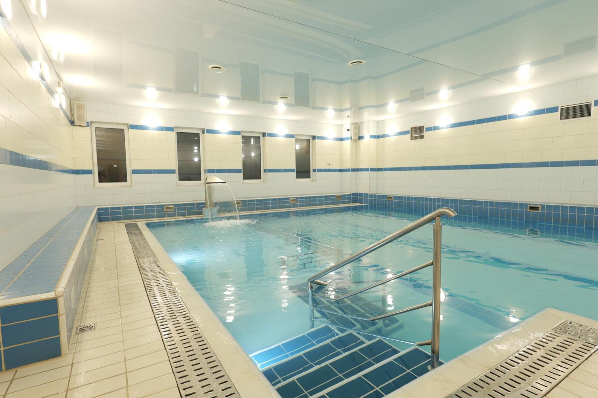 Hotel Reslinski グロジスク・ヴィェルコポルスキ エクステリア 写真